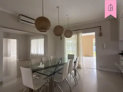 Casa 7 ambientes con 4 baños