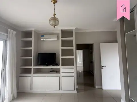 Casa en venta c/ cochera en Club de campo El Tipal