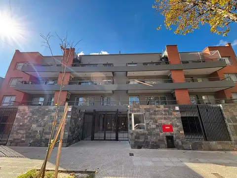 ALQUILER LOCAL COMERCIAL CON 4 COCHERAS VILLA LURO