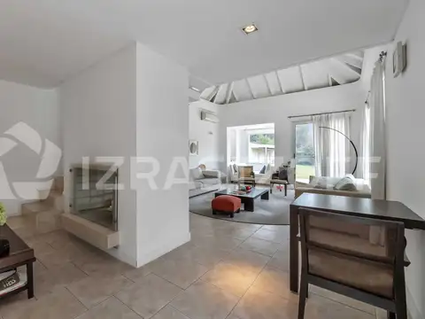 Casa 7 ambientes con 5 baños