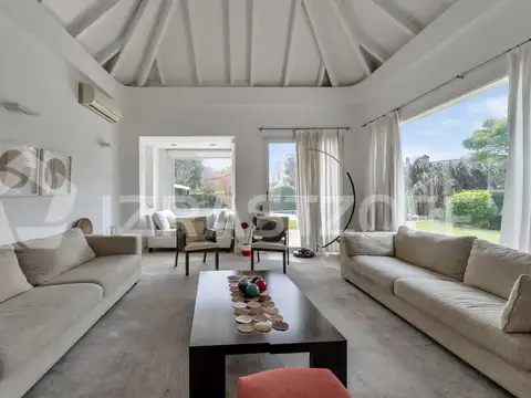 Casa  en venta en   Los Lagartos   4 dormitorios 5 baños