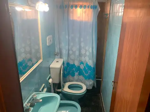 Casa 5 ambientes con 1 baño