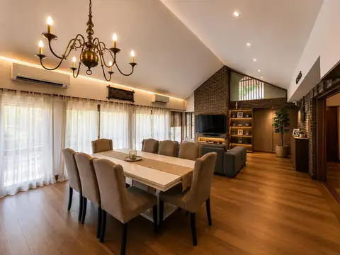 Casa 7 ambientes con 4 baños