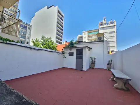 La Rioja 1250 - ph de 3 ambientes + cuatro 1er piso+ terraza sin expensas