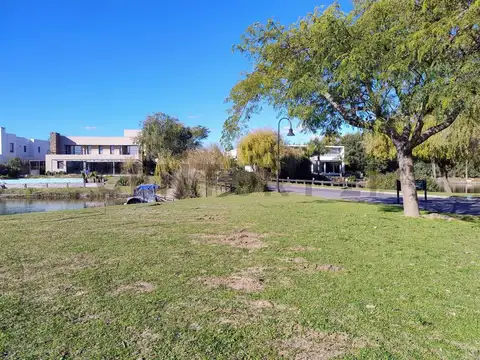 Lote al lago en venta Barrio Los Lagos, Lote 97. Nordelta, Tigre.