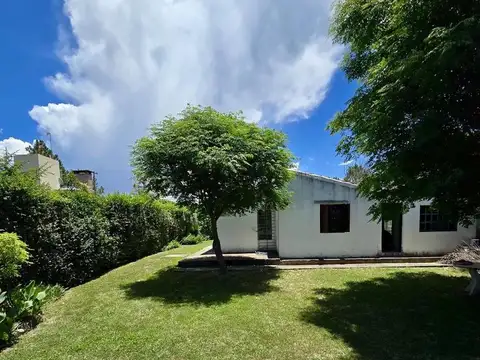 Venta Casa 2 Dormitorios Pileta y Cochera a 300mts de Ruta 38 En Las Mojarras - Parque Siquiman