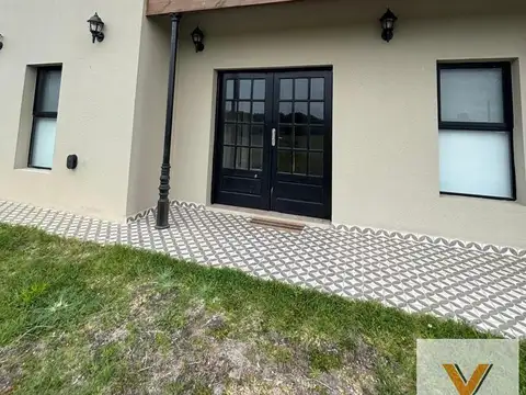 Casa 6 ambientes con 4 baños