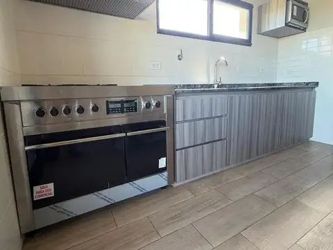 Casa en venta - 5 Dormitorios 4 Baños - San Clemente del Tuyú
