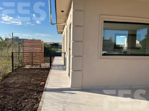 Casa en Venta en Pilar del Este - San Ramiro, USD 280.000