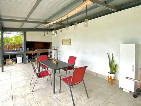 VENTA CASA CON VISTAS Y PILETA TERRAZAS ESTANZUELA