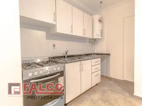Oficina en Alquiler en Flores, $ 900.000