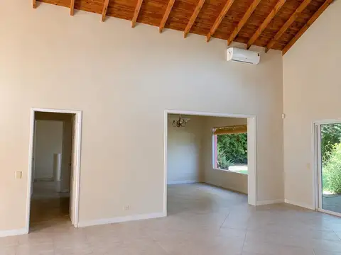 Casa en Venta con 4 cocheras
