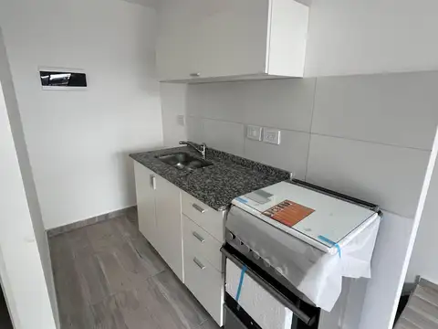 Hipolito Yrigoyen 7700, Piso pb