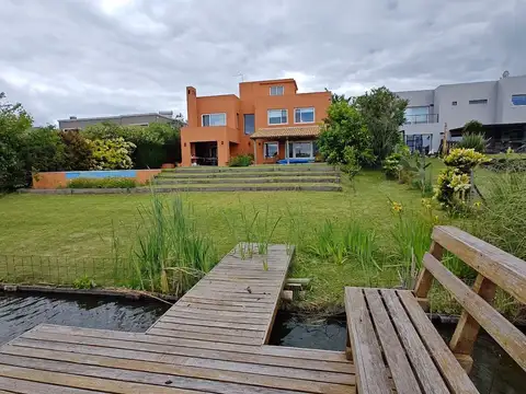 VENTA CASA SAN BENITO A LA LAGUNA ACEPTA PERMUTA