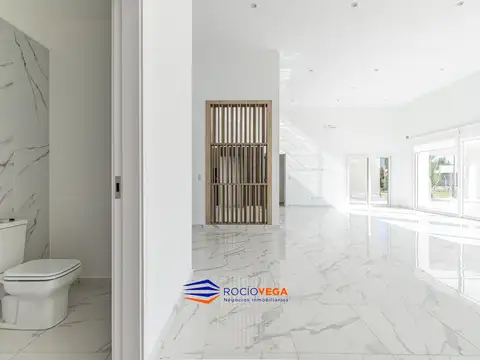 Casa 7 ambientes con 5 baños
