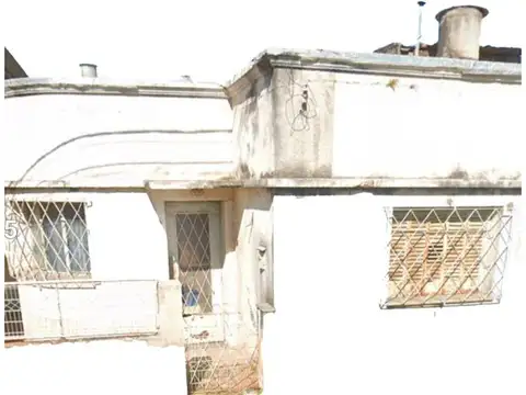 RETASADO   TERRENO.  CASA A DEMOLER. PELLEGRINI AL 6000.