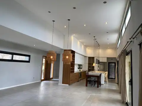 Casa en Alquiler en Haras Santa Maria, USD 2.000