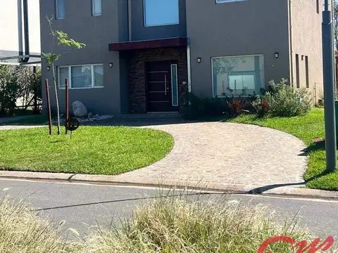 Casa en venta en Puertos del Lago - Acacias