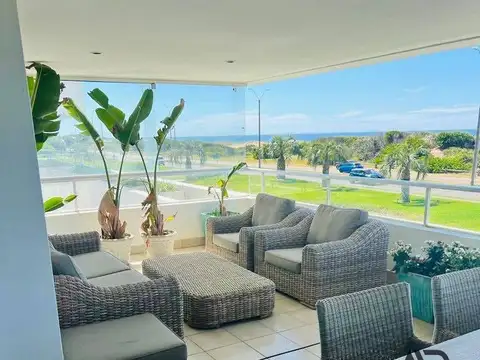 Apartamento en venta de 5 dormitorios c/ cochera en Playa Brava