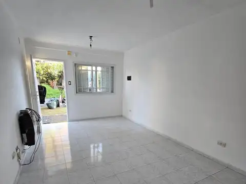 Dúplex en venta - 2 Dormitorios 2 Baños - Cochera - Los Hornos