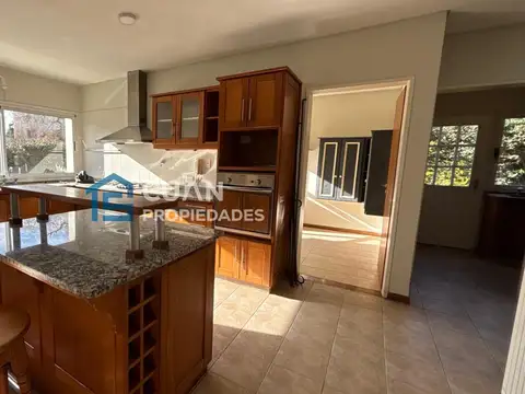 Casa en Venta con 5 cocheras