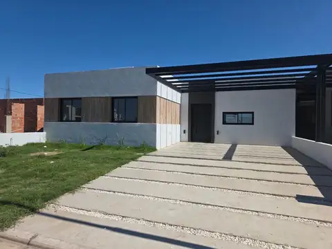 CASA 3 DORMITORIOS COCHERA PATIO RINCONES DE MANANTIALES