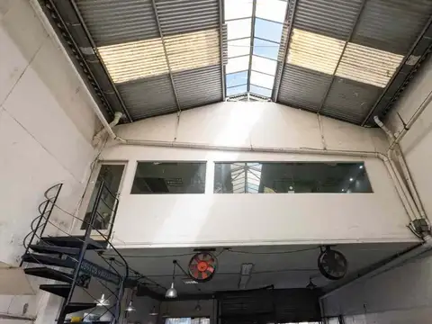 VENTA Galpón/Taller Mecánico y Oficinas en ALMAGRO