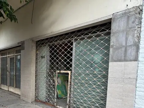 LOCAL EN VENTA CON PERCIANA Y VIDRIERA