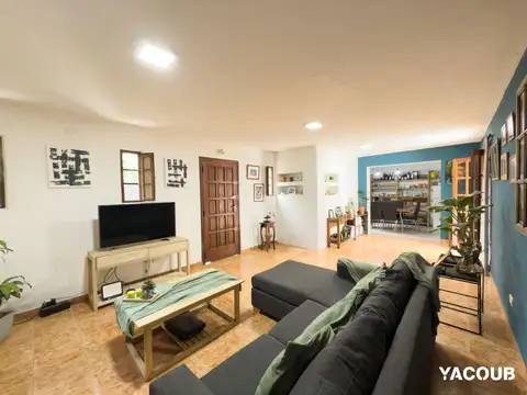 Casa en Venta - 4 Dormitorios 2 Baños - 400mts2 - La Plata-Villa Elisa.