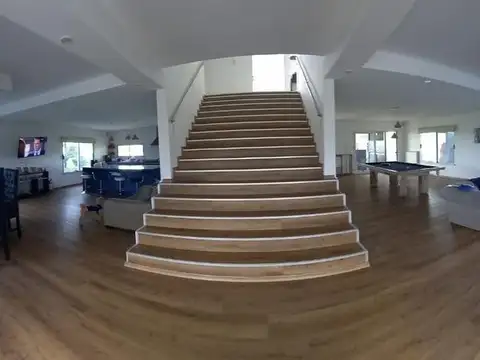 Casa 7 ambientes con 3 baños