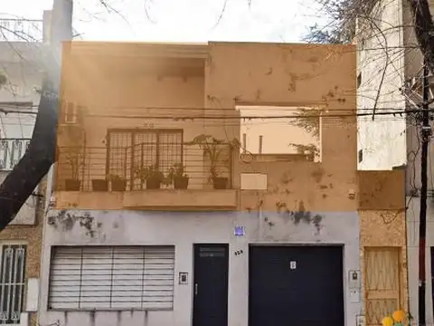 VENTA. Casa de 2 dormitorios, planta alta.