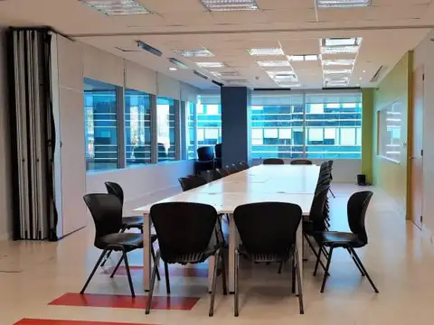 Oficina en Alquiler con 35 cocheras