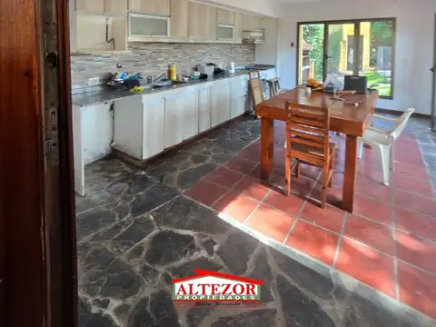 Casa en Alquiler con 1 cochera