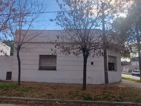Casa en alquiler 3 ambientes con terraza y espacio multifunción en Merlo