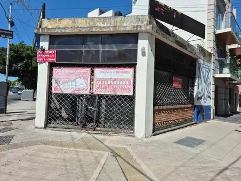 PROHIBIDO NO MIRAR  ESQUINA SUPER VISIBLE MUY MARQUETINERA