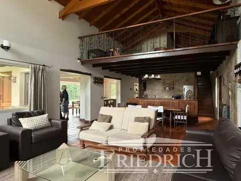 Casa en Venta con 4 cocheras
