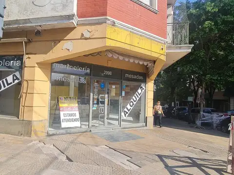 Av Alberdi 2998 local en esquina