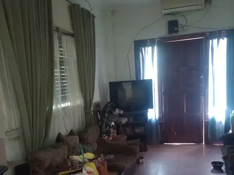 AL FRENTE CON PATIO Y TERRAZA, POTENCIAL DE ACRECER EN MTS.