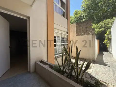 VENTA MONOAMBIENTE MORON CENTRO - Apto profesional - Patio - Ideal inversión o primera vivienda
