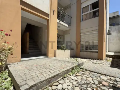 Machado 600, Piso 1