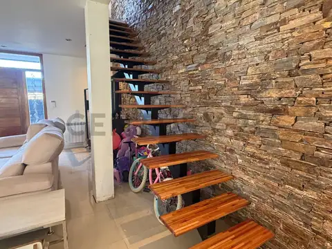 VENTA CASA DE CATEGORIA EN BARRIO LAS BANDERITAS CITY BELL