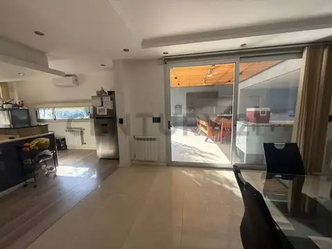 Casa en Venta con 4 cocheras