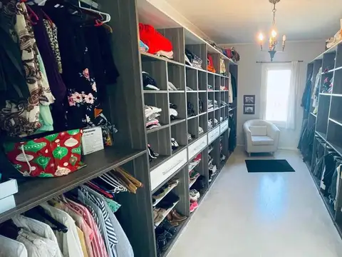 Casa en Venta con 4 cocheras