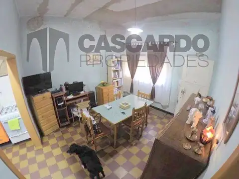 Casa sobre lote propio de 8.66 x 20. fondo libre con galpón. Venta con renta. Apto Credito hipotecar