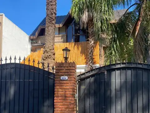Casa 5 ambientes con 3 baños