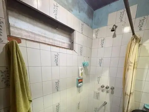 CASA A REFACCIONAR (APTO CRÉDITO) - INGENIERO MASCHWITZ