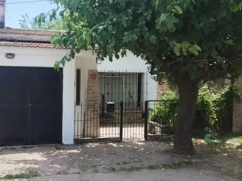 CASA A REFACCIONAR (APTO CRÉDITO) - INGENIERO MASCHWITZ