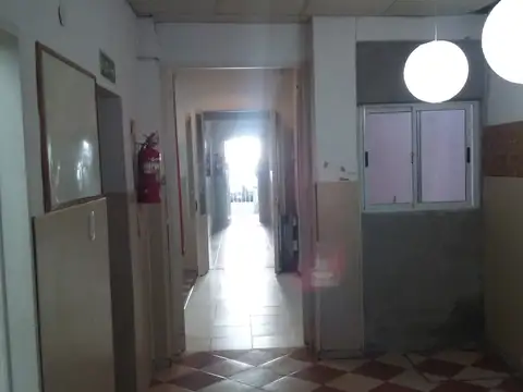 Casa 8 ambientes con 2 baños