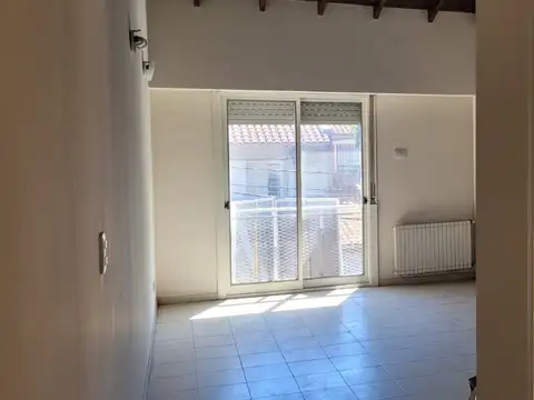 EN VENTA AMPLIO DEPARTAMENTO DE 4 AMBIENTES EN MARTIN CORONADO - FICHA 9370