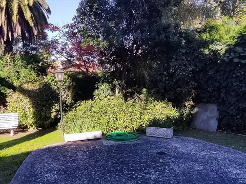 Venta  Acassuso casa 6 amb. Perú y Libertador.